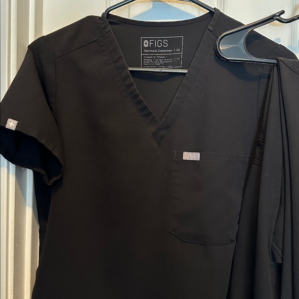Figs Classic Black Scrub Set - Picture 3 of 6